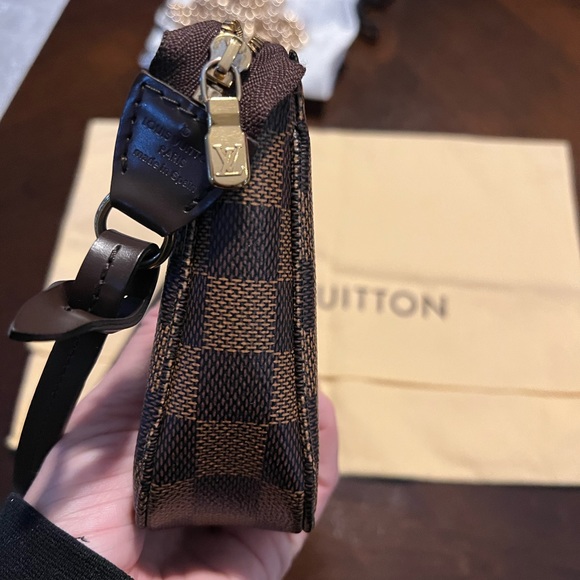 SOLD Louis Vuitton Pochette Accessoires - Picture 4 of 9